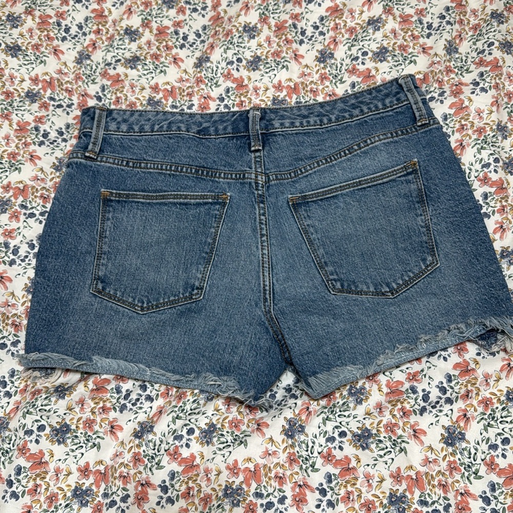 Universal Thread Shorts - Picture 2 of 2